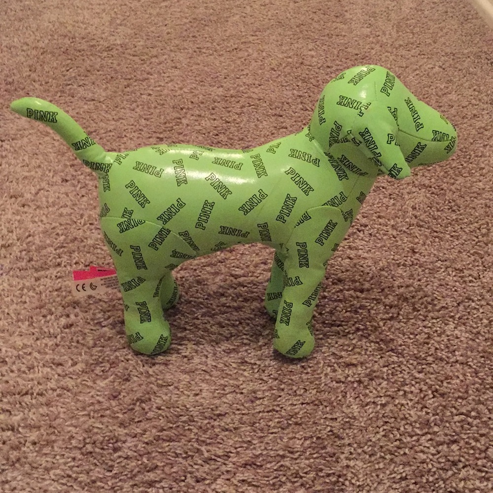 Green pink vs  dog